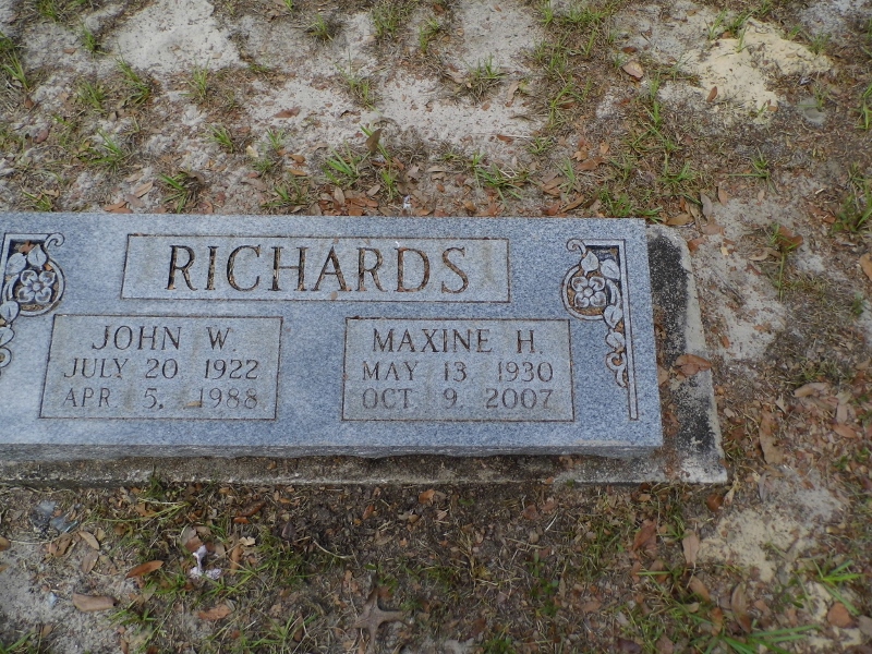 Headstone for Richards, Maxine H.